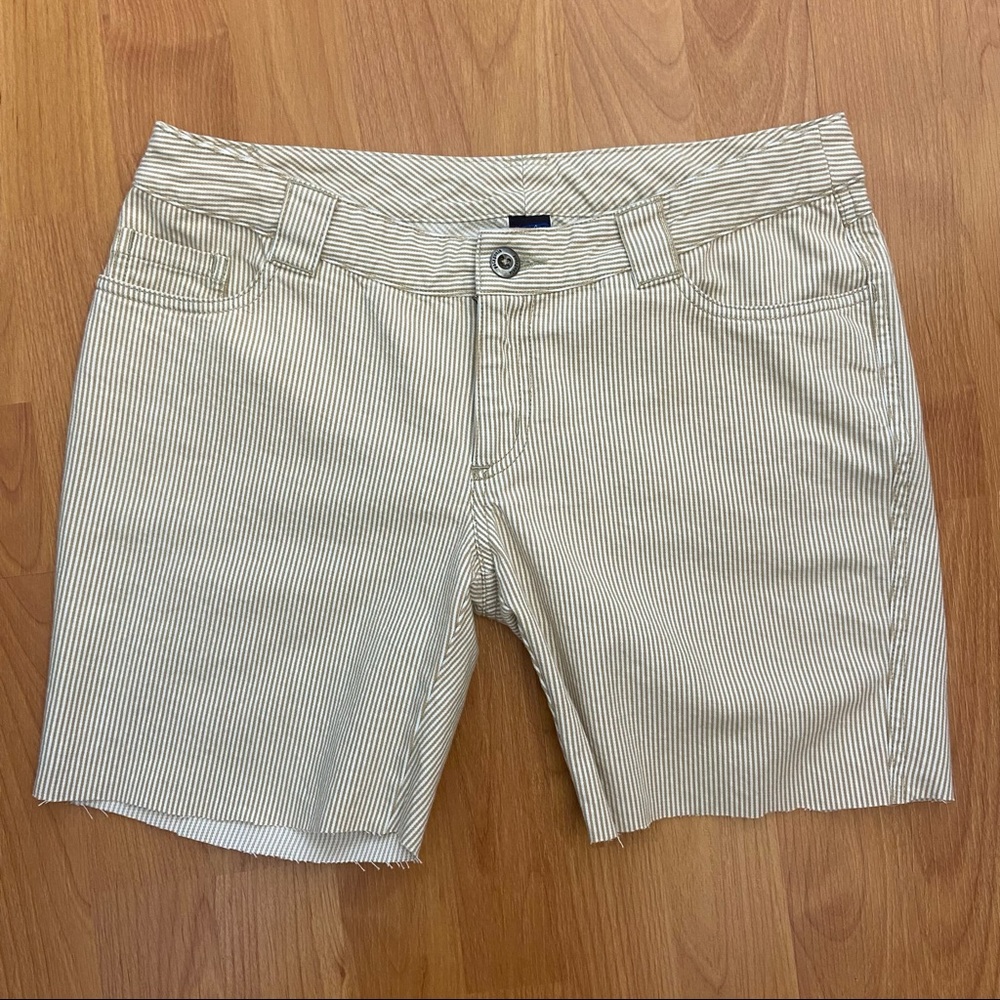 Patagonia Women’s Organic Cotton Pinstripe Cut Off Shorts Size 6